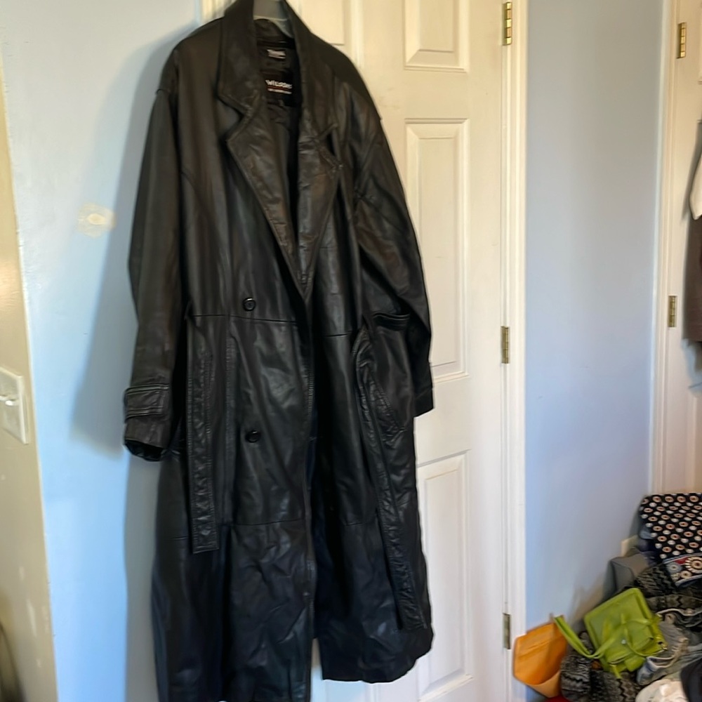 Wilsons long men’s leather coat size large with thinsulate